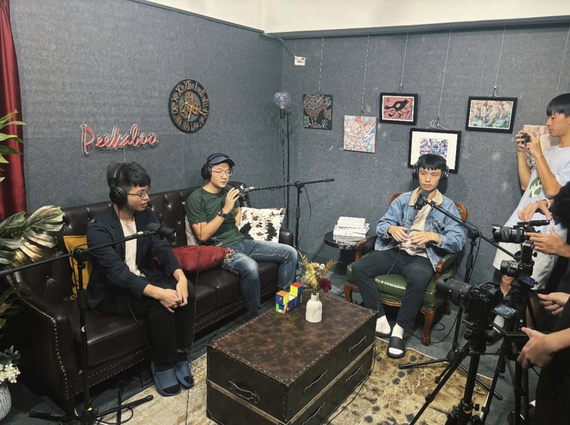 微室播 Podcast 錄音現場:來賓、主持人與攝影團隊